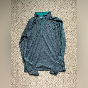 Nikes women’s half zip pullover